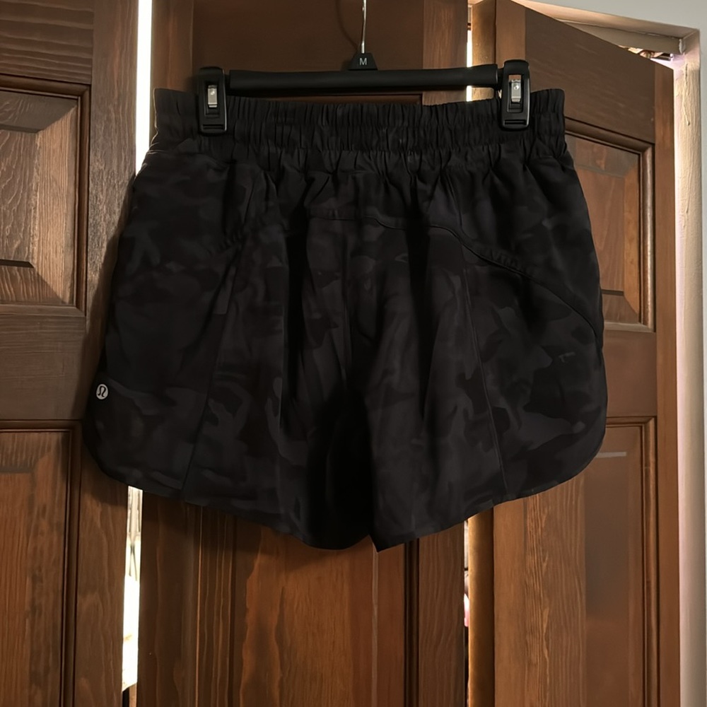 lululemon track that 5 in shorts black camo size 10